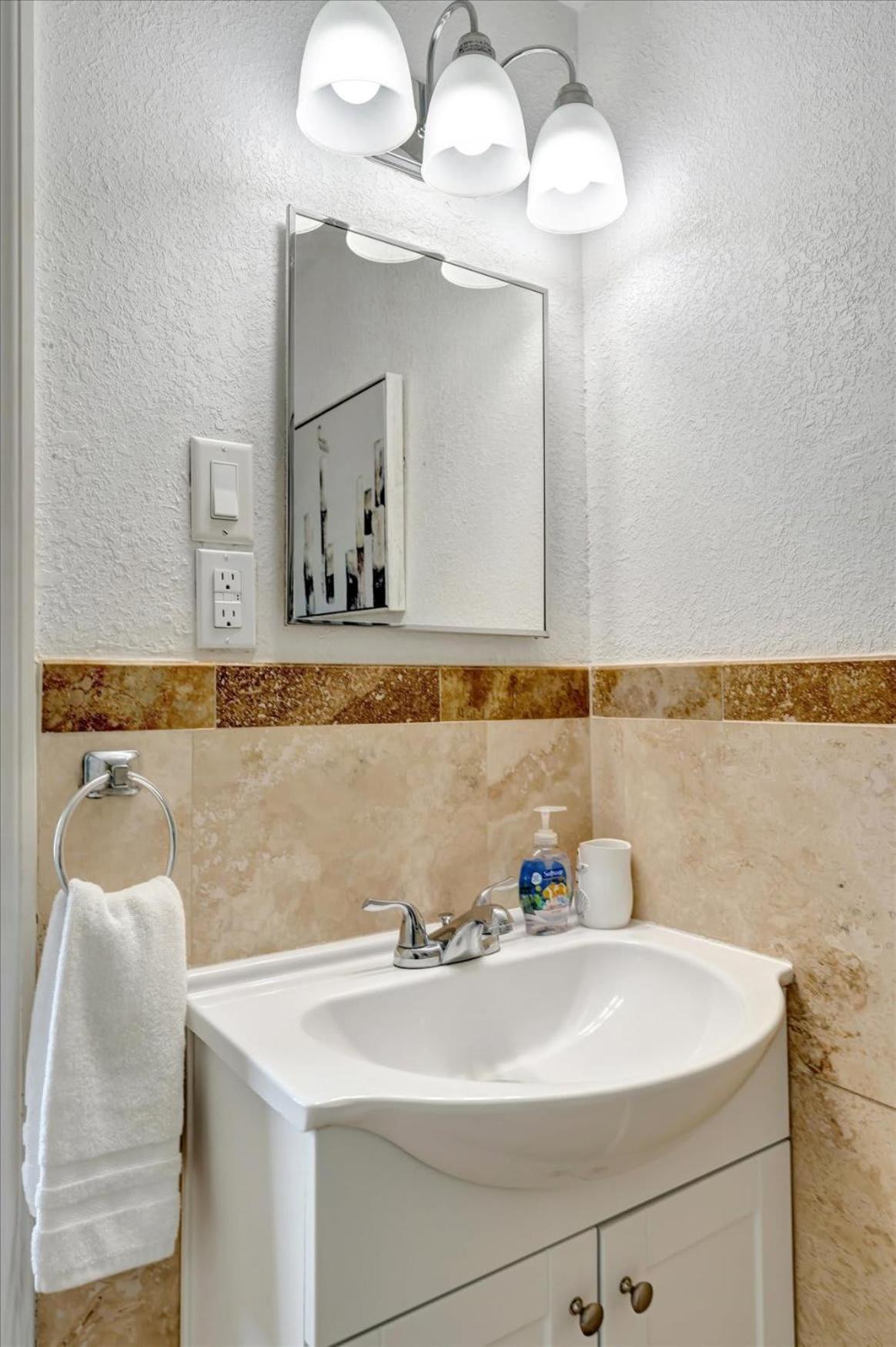 The Seashell Suite With Private Balcony And Walk To Beach Clearwater Beach Exterior photo